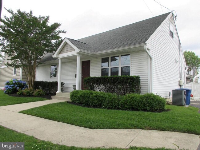 Building Photo - 10 N Stiles Ave