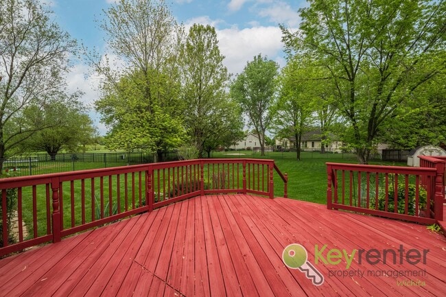 Building Photo - Beautiful 4 bed/3 bath with golf course vi...