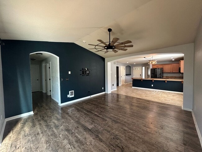 Building Photo - Gorgeous 3 BD, 2 BA House with 1 Car garag...