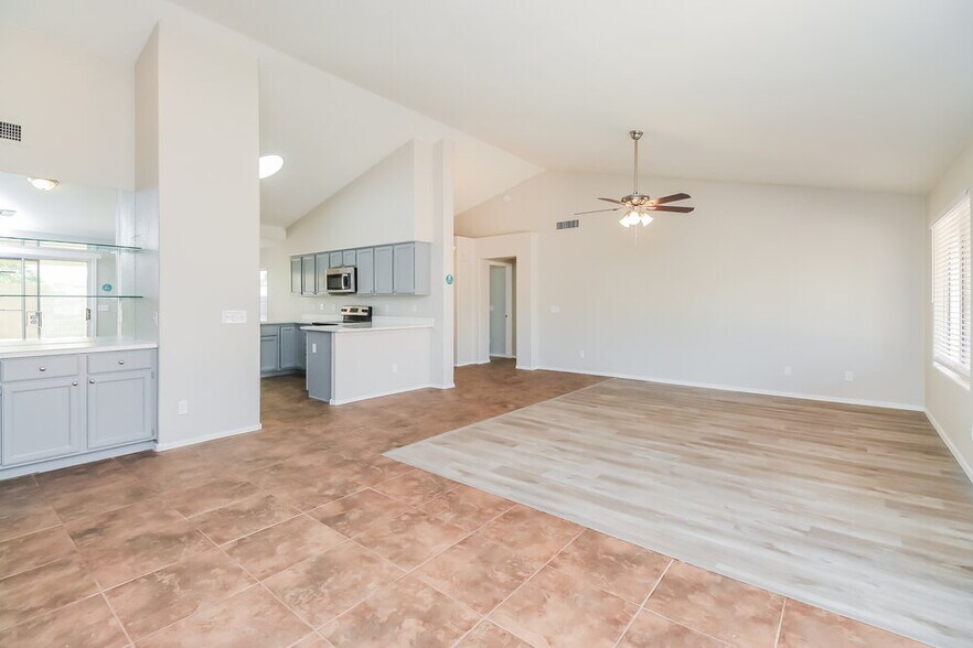 Building Photo - 4119 E San Pedro Ave