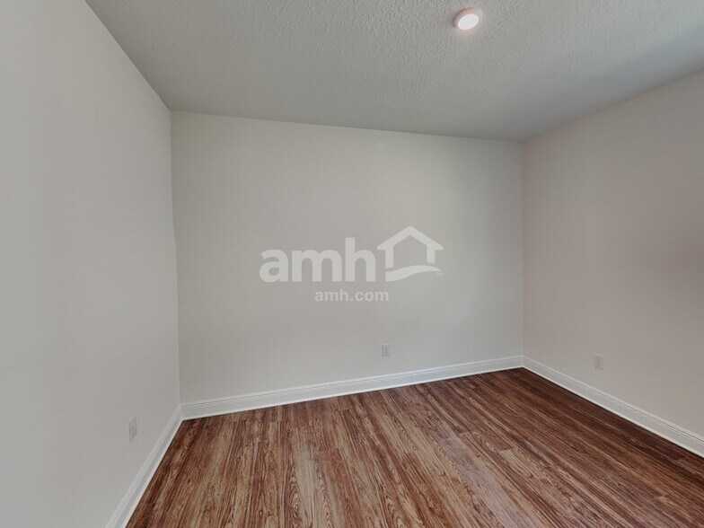 Building Photo - 375 Onate Cir