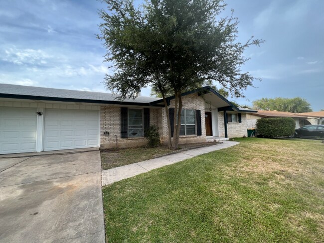 Building Photo - 506 Balboa Dr