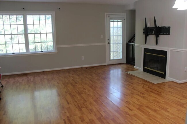 Building Photo - 609 Holly Hill Dr