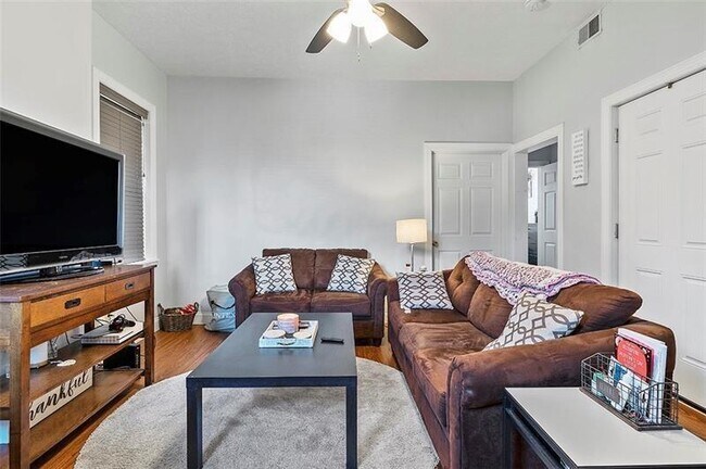 Building Photo - 858 Western Ave