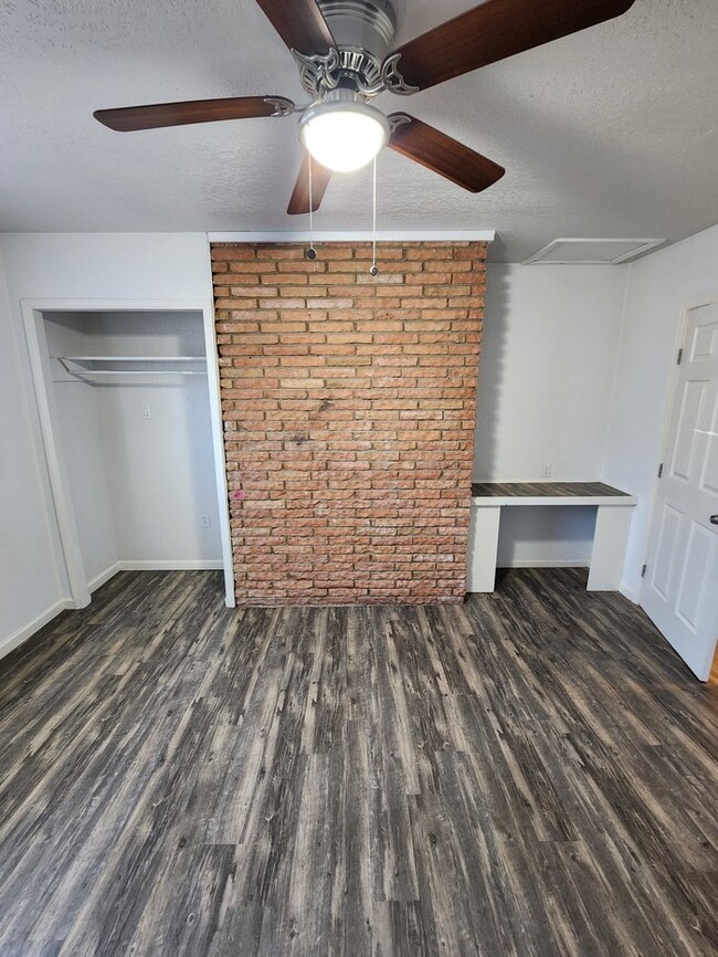 Building Photo - 3 bed 2 bath home, move in ready!