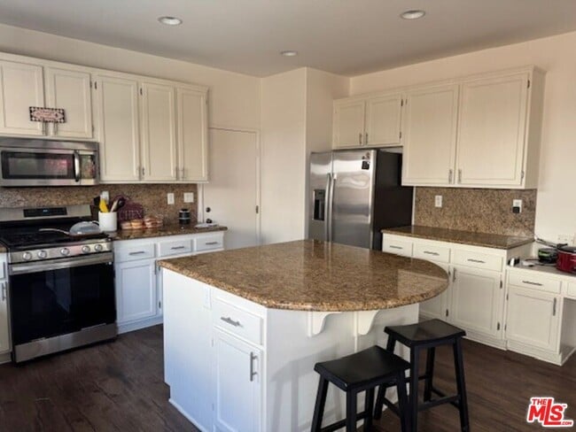 Building Photo - 3280 Canyon View Dr