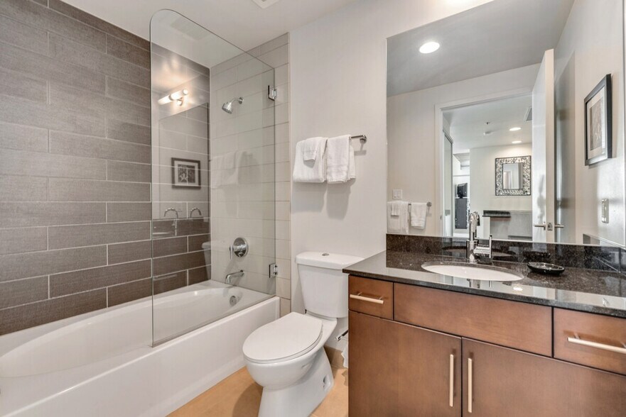 Building Photo - 1431 Curtis Street