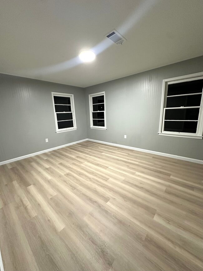 Building Photo - 1427 48th Ave