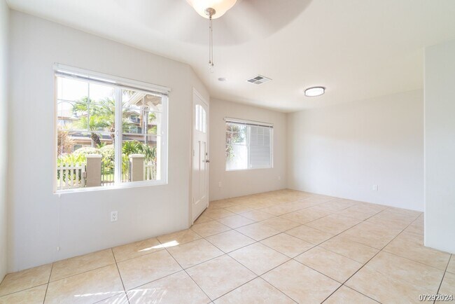 Building Photo - $3700 | 3br/2.5ba Townhome in Fairway's Edge