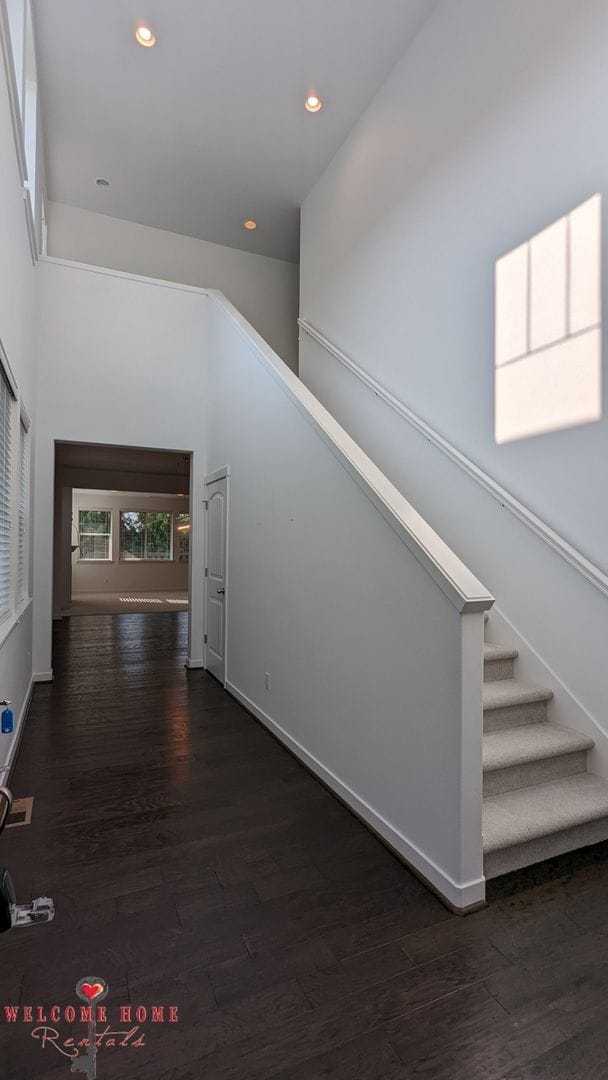 Building Photo - Beautiful open floorplan with FOUR large bedrooms and a cute office!!  AIR CONDITIONING!!!  NEW C...