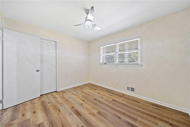 Building Photo - 1467 Thompson Pl
