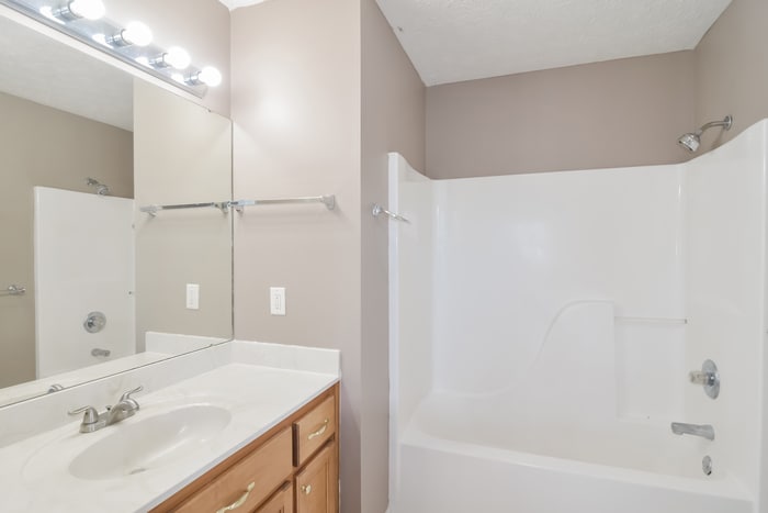 Building Photo - 122 Forestwood Dr