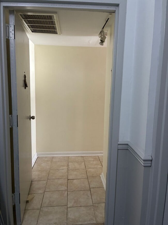 Building Photo - 1 Bedroom Waterfront Condo in Historic Dow...