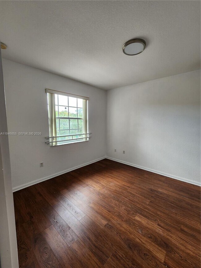 Building Photo - 2762 SW 85th Ave