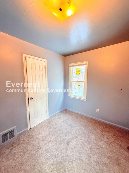 Building Photo - 18640 Sherwood St