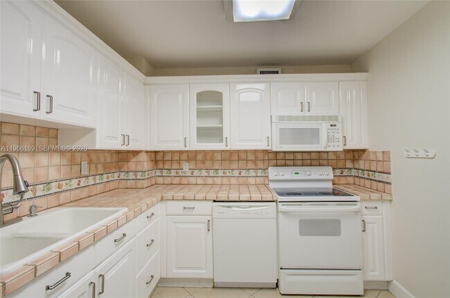 Building Photo - 401 Golden Isles Dr