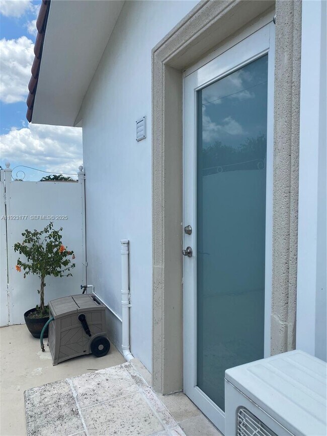 Primary Photo - 10205 SW 9th Terrace