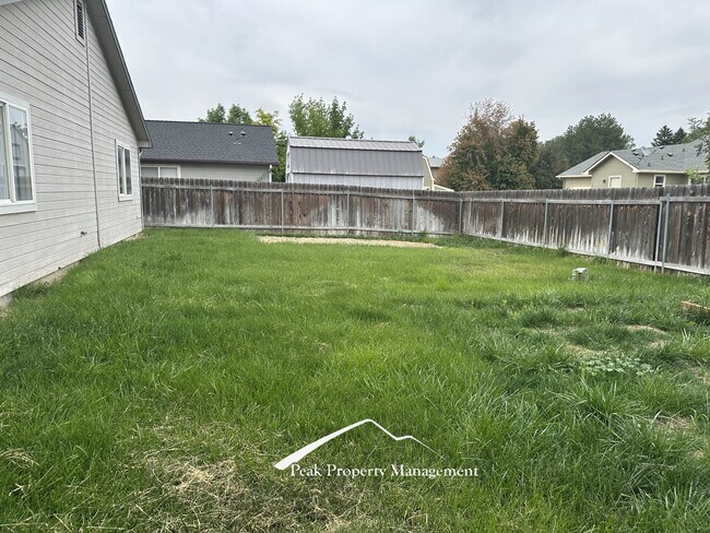 Building Photo - 614 Alturas St