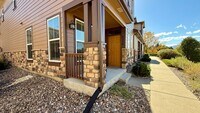 Building Photo - Spacious & Modern 3-Bedroom Townhome in Th...