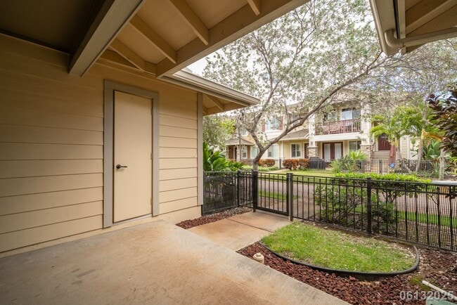 Building Photo - Available for move in on 7/8/25.   2 bedro...
