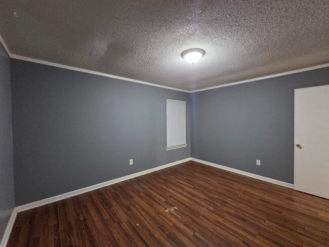 Building Photo - 96 Willow Dr