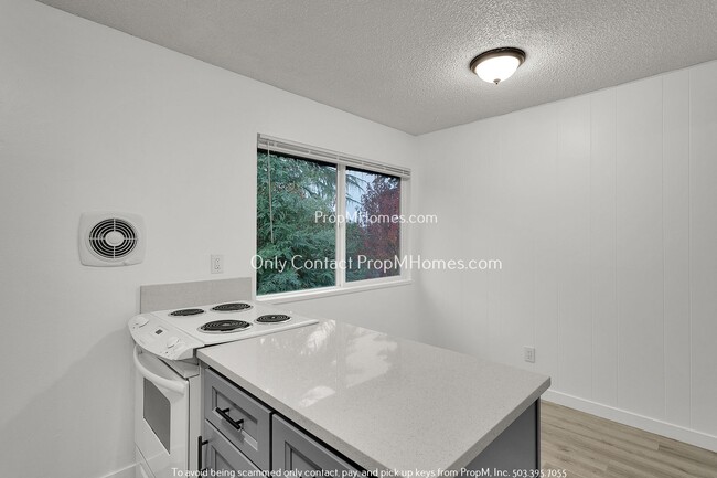 Building Photo - Updated Two Bedroom Unit - First Month Free!