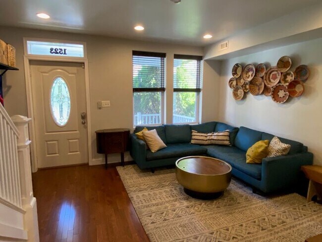 Building Photo - 1523 Isherwood St NE