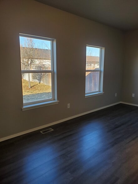 Master Bedroom - 776 Parkwood Dr
