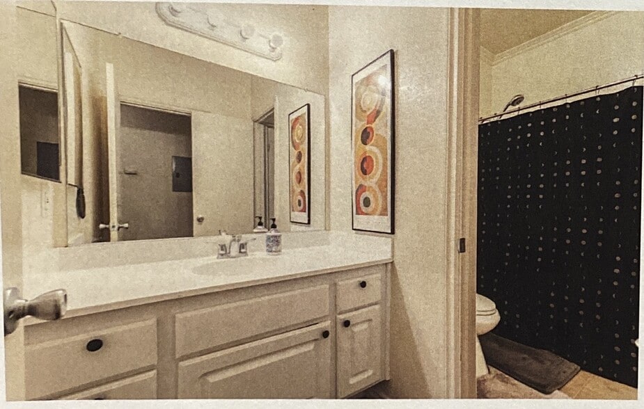 Building Photo - 300 N El Molino Ave
