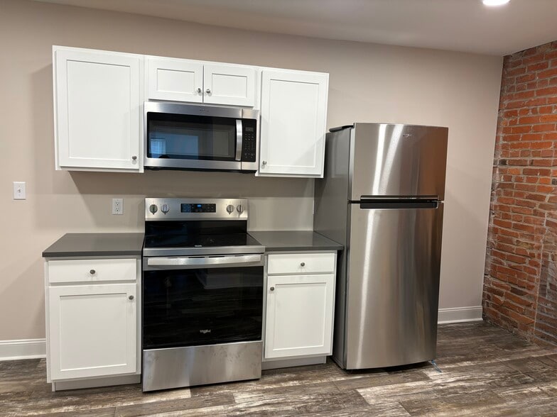 Building Photo - 905 N Orange St