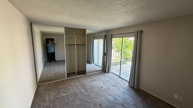 Building Photo - Clayton Townhouse 2 bedrooms 2 bathrooms 2 car garage