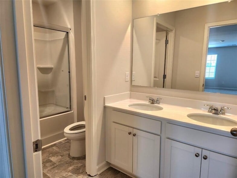 Building Photo - 710 Brookfield Dr