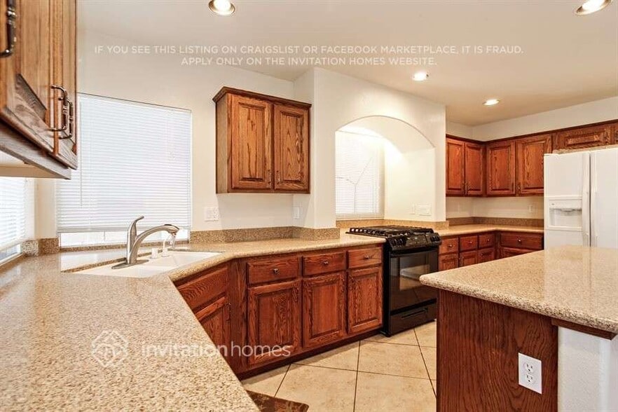 Building Photo - 10870 Fishers Island St