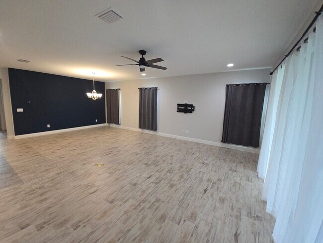 Building Photo - 3/2 Home in Lithia ****MOVE-IN SPECIAL, $500 OFF 2ND MONTHS RENT!!****