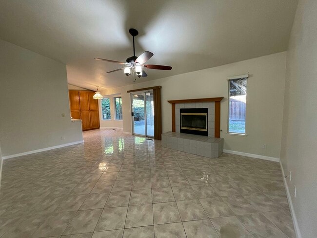 Building Photo - 1580 Rehrmann Dr