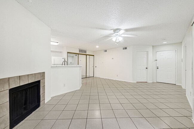 Building Photo - 2300 Old Spanish Trl