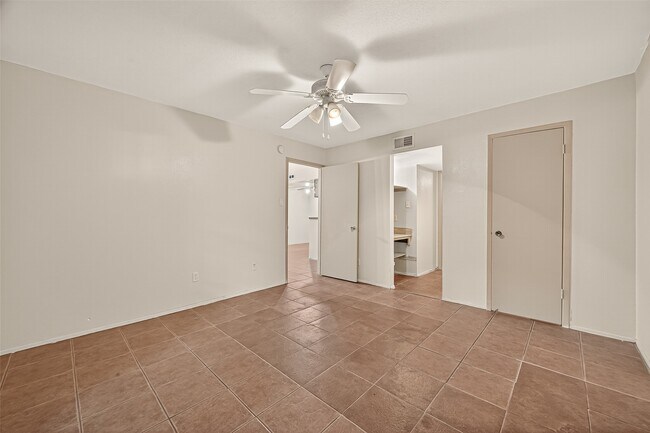 Building Photo - 8201 Richmond Ave.