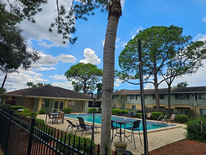 Building Photo - 247 THORN TREE PLACE, Unit #247