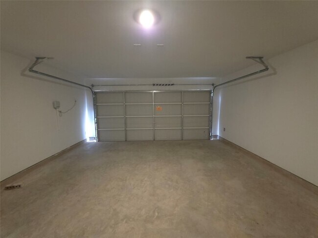 Building Photo - 26710 Sunrise Dr