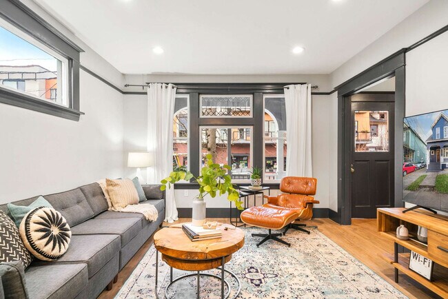 Primary Photo - 3820 SE Belmont St