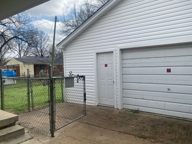 Building Photo - 4623 Violet Ave