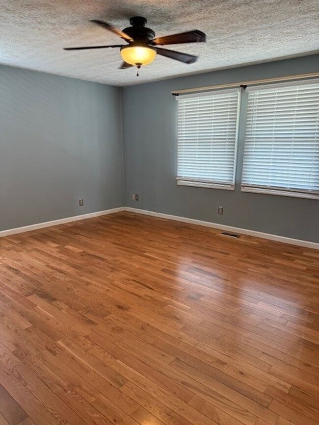 Building Photo - 3 Bedroom / 2.5 Bathroom - Home in Cookeville!