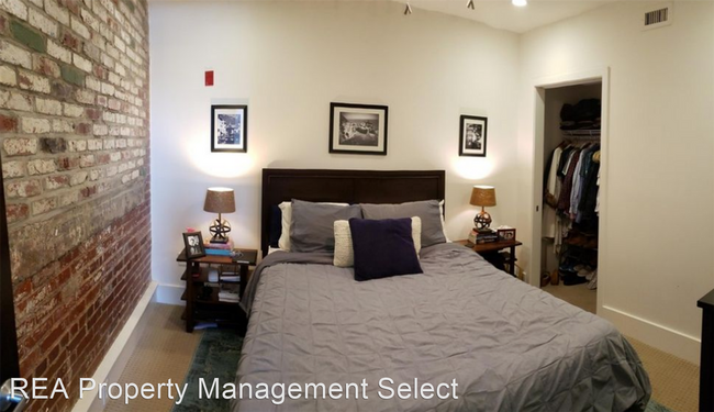 Building Photo - 1 br, 1 bath House - 555 W. Jackson Avenue...