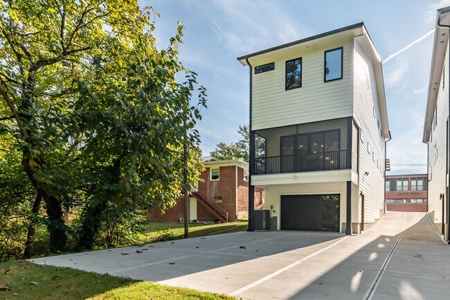 Building Photo - 4-bedroom, 4-bathroom Custom Home in Durha...