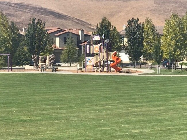 Building Photo - San Ramon 5 Bed/4.5 Bath Windemere Ranch L...
