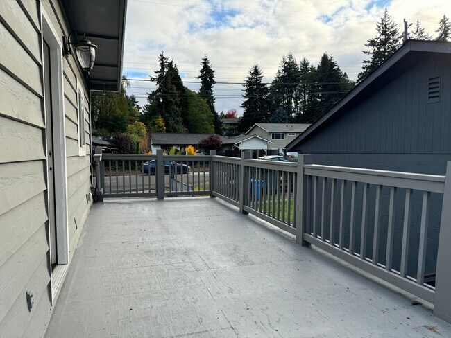 Building Photo - 16747 3rd Ave NE
