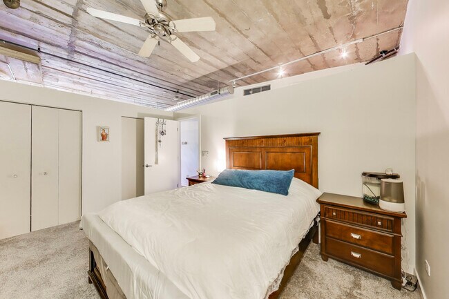 Building Photo - 1151 W 14th Pl