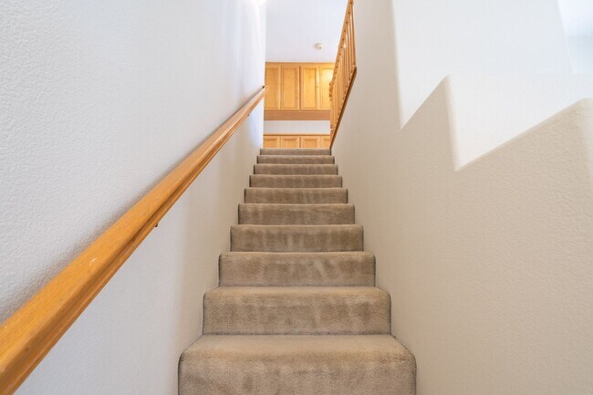 Building Photo - ***Exceptional 3BR/2.5BA Residence in Prime *** San Leandro Location