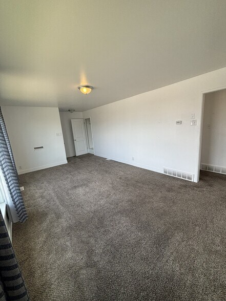 Building Photo - 309 E 4475 S