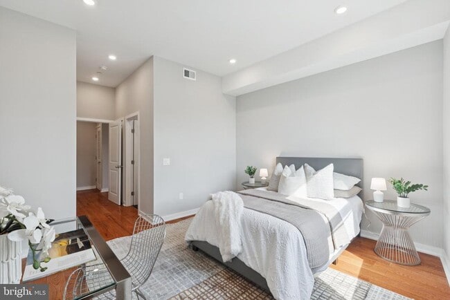 Building Photo - 100 Forrest Ave